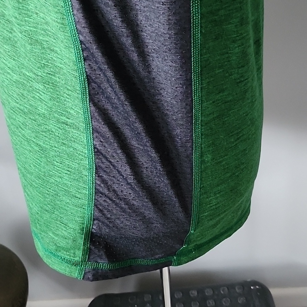 American Eagle AEActive Extreme Flex heather green v-neck tee Size:MT - Picture 6 of 10